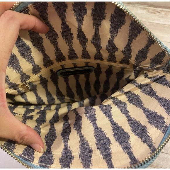 Urban Expressions Clutch Aqua Woven Folded - Picture 7 of 7